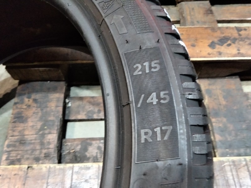 2 Gomme usate 215 45 17 Pneumatici 4 Stagioni KLEBER 2 Gomme usate 215 45 17 Pneumatici 4 Stagioni KLEBER