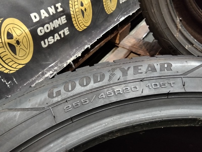 4 Gomme usate 255 45 20 Pneumatici Invernali GOODYEAR 4 Gomme usate 255 45 20 Pneumatici Invernali GOODYEAR