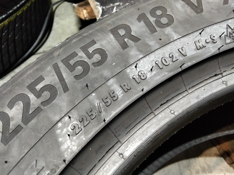 4 Gomme usate 225 55 18 Pneumatici Invernali CONTINENTAL 4 Gomme usate 225 55 18 Pneumatici Invernali CONTINENTAL