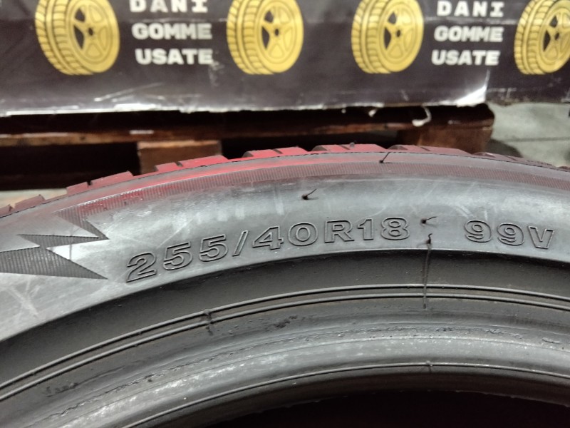 2 Gomme usate 225 45 18 e 2 Gomme usate 255 40 18 Pneumatici Invernali BRIDGESTONE 2 Gomme usate 225 45 18 e 2 Gomme usate 255 40 18 Pneumatici Invernali BRIDGESTONE