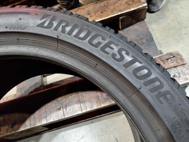 2 Gomme usate 225 45 18 e 2 Gomme usate 255 40 18 Pneumatici Invernali BRIDGESTONE 2 Gomme usate 225 45 18 e 2 Gomme usate 255 40 18 Pneumatici Invernali BRIDGESTONE