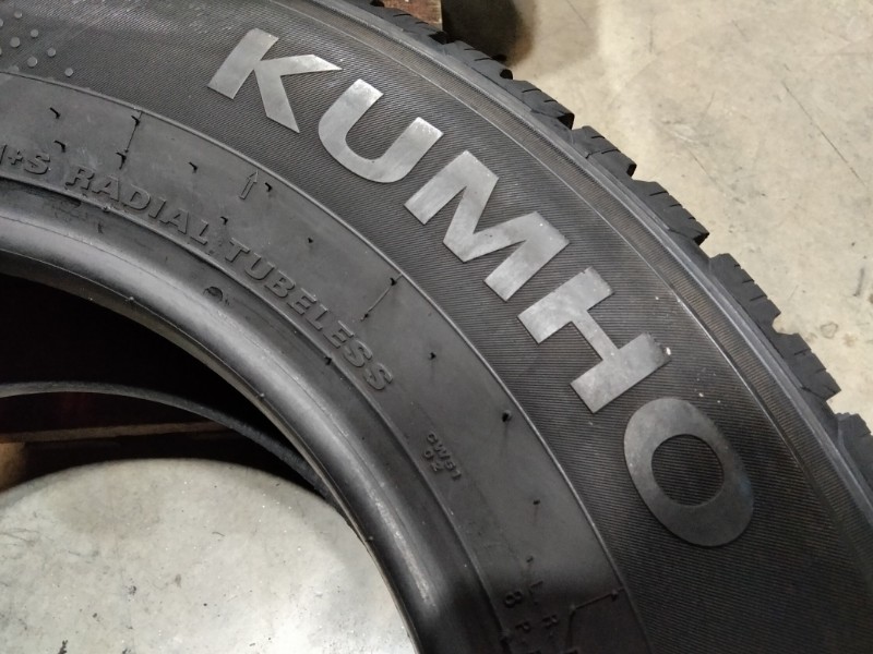 4 Gomme usate 235 65 16 C Pneumatici Invernali KUMHO 4 Gomme usate 235 65 16 C Pneumatici Invernali KUMHO