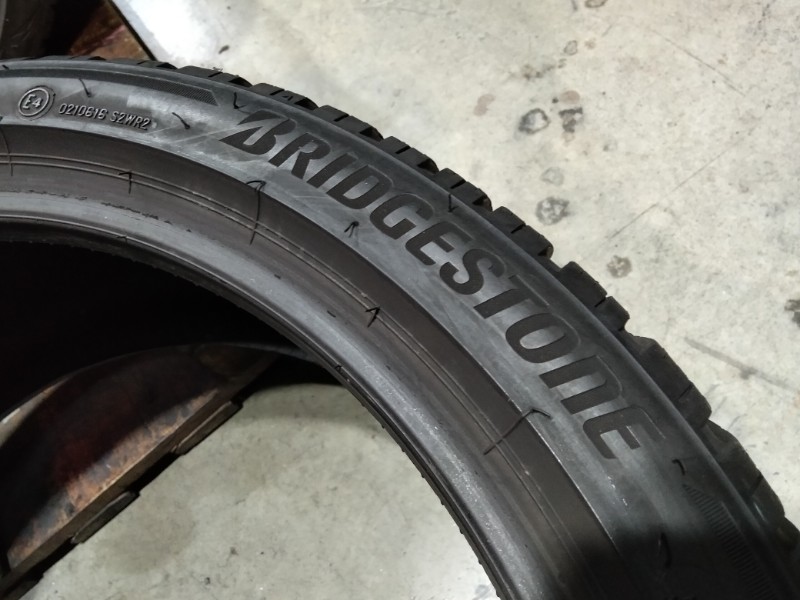4 Gomme usate 225 40 19 Pneumatici Invernali BRIDGESTONE 4 Gomme usate 225 40 19 Pneumatici Invernali BRIDGESTONE