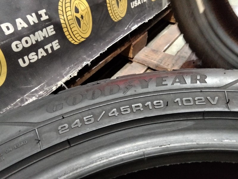 4 Gomme usate 245 45 19 Pneumatici Invernali GOODYEAR 4 Gomme usate 245 45 19 Pneumatici Invernali GOODYEAR