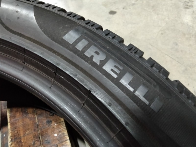 2 Gomme usate 235 50 21 Pneumatici Invernali PIRELLI 2 Gomme usate 235 50 21 Pneumatici Invernali PIRELLI