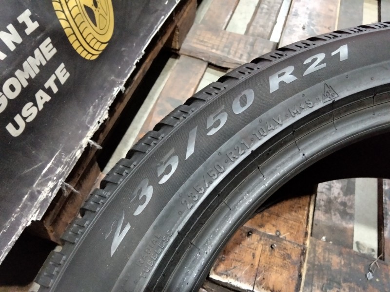 2 Gomme usate 235 50 21 Pneumatici Invernali PIRELLI 2 Gomme usate 235 50 21 Pneumatici Invernali PIRELLI