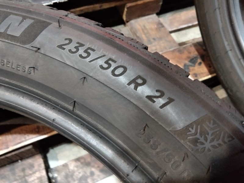 2 Gomme usate 235 50 21 Pneumatici Invernali MICHELIN 2 Gomme usate 235 50 21 Pneumatici Invernali MICHELIN