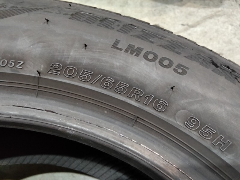 4 Gomme usate 205 65 16 Pneumatici Invernali BRIDGESTONE 4 Gomme usate 205 65 16 Pneumatici Invernali BRIDGESTONE
