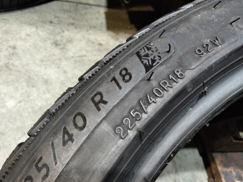4 Gomme usate 225 40 18 Pneumatici Invernali MICHELIN 4 Gomme usate 225 40 18 Pneumatici Invernali MICHELIN