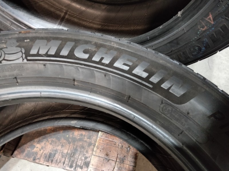 4 Gomme usate 285 45 21 Pneumatici Invernali MICHELIN 4 Gomme usate 285 45 21 Pneumatici Invernali MICHELIN