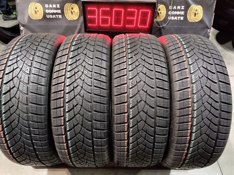 4 Gomme usate 245 45 21 Pneumatici Invernali GOODYEAR 4 Gomme usate 245 45 21 Pneumatici Invernali GOODYEAR