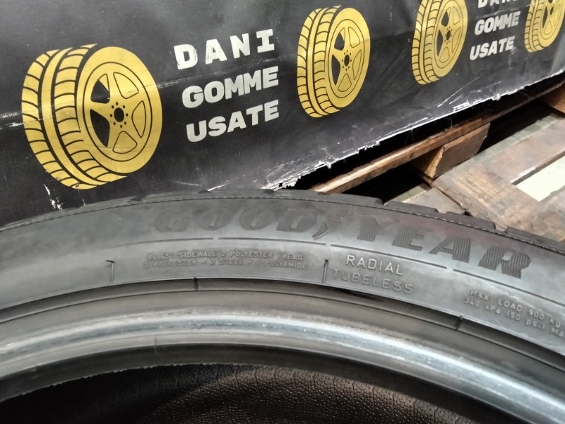 4 Gomme usate 245 45 21 Pneumatici Invernali GOODYEAR 4 Gomme usate 245 45 21 Pneumatici Invernali GOODYEAR