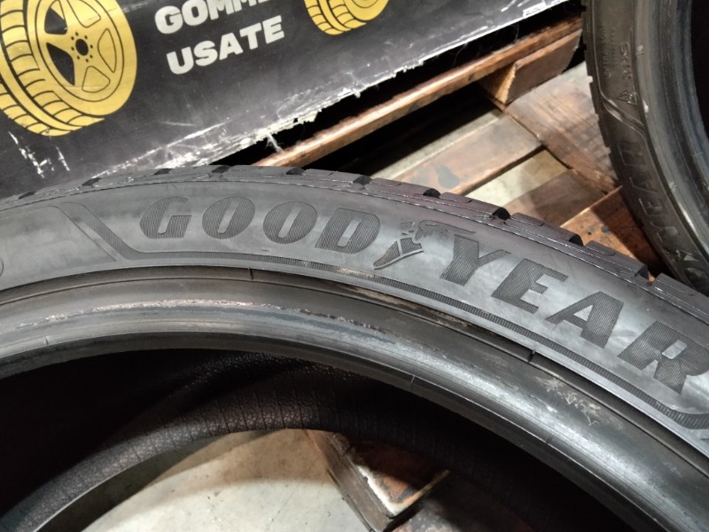 4 Gomme usate 255 40 21 Pneumatici Invernali GOODYEAR 4 Gomme usate 255 40 21 Pneumatici Invernali GOODYEAR