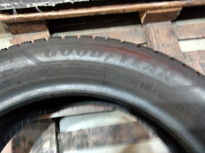 1 Gomma usata 215 55 17 Pneumatici Invernali GOODYEAR 1 Gomma usata 215 55 17 Pneumatici Invernali GOODYEAR