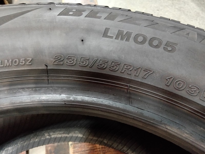1 Gomma usata 235 55 17 Pneumatici Invernali BRIDGESTONE 1 Gomma usata 235 55 17 Pneumatici Invernali BRIDGESTONE