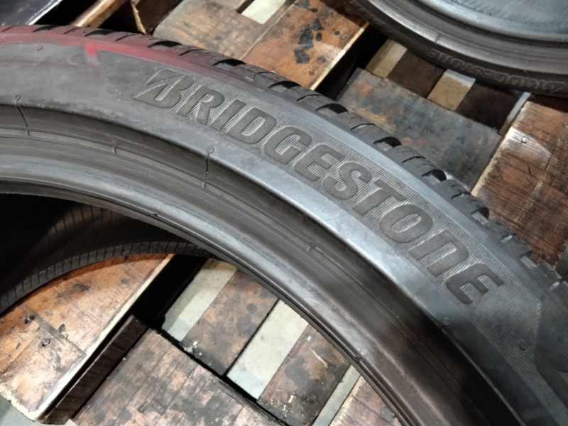 2 Gomme usate 295 35 21 Pneumatici Invernali BRIDGESTONE 2 Gomme usate 295 35 21 Pneumatici Invernali BRIDGESTONE