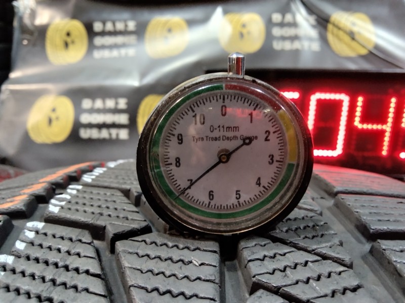 2 Gomme usate 255 35 21 e 2 Gomme usate 275 35 21 Pneumatici Invernali CONTINENTAL 2 Gomme usate 255 35 21 e 2 Gomme usate 275 35 21 Pneumatici Invernali CONTINENTAL